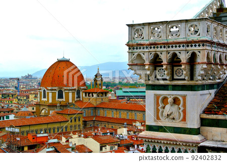 從意大利佛羅倫薩老城大教堂看美第奇教堂 92402832
