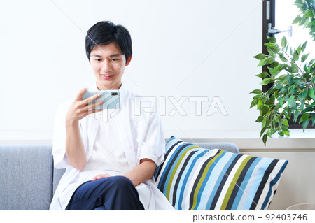 Men's smartphone living room 92403746