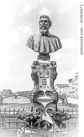 Statue of Benvenuto Cellini on Ponte Vecchio Bridge in Venice Statue of Benvenuto Cellini on Ponte Vecchio Bridge in Venice 92404971