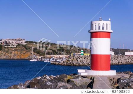 View of the lighthouses from the bay of the Portuguese city of Sines 92408863