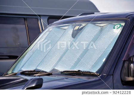 Windshield sunshade measures against heat 92412228