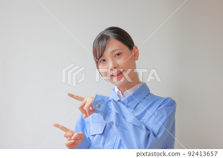 Uniform woman pointing sideways 1 92413657
