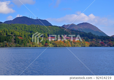 Autumn leaves of Lake Ashi, Hakone 92414219