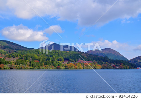 Autumn leaves of Lake Ashi, Hakone Autumn leaves of Lake Ashi, Hakone 92414220