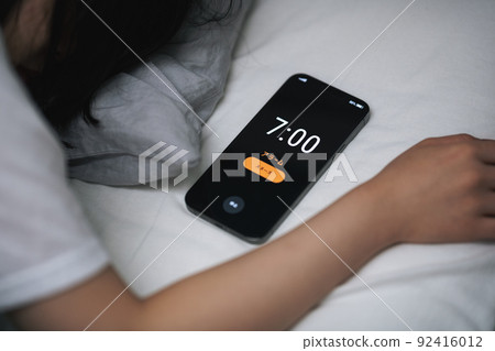 Smartphone that sounds an alarm Smartphone that sounds an alarm 92416012