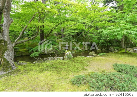 Scenery of a Japanese garden in spring surrounded by silence @ Kenrokuen, Ishikawa 92416502