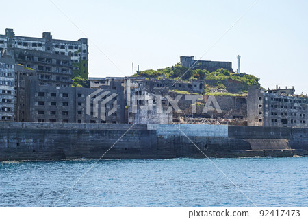 長崎縣/從海上看到的“軍艦島(端島)” 長崎縣/從海上看到的“軍艦島(端島)” 92417473