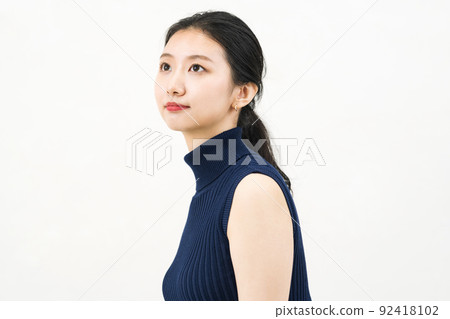 Young lady's portrait 92418102