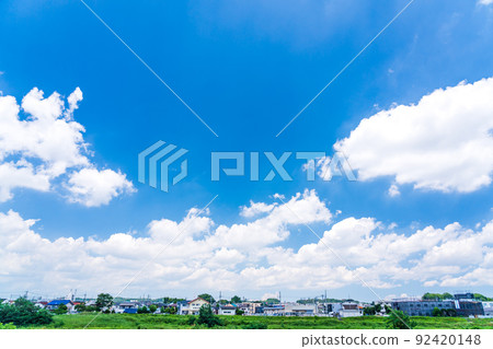 住宅區和夏天的天空 住宅區和夏天的天空 92420148