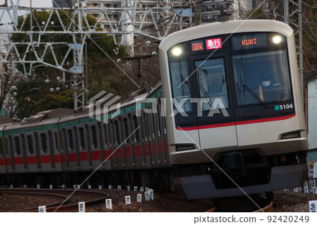 [DT] Tokyu Denentoshi Line 5000 series train (direct to Tobu Isesaki Line) 92420249