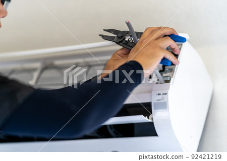 Air conditioner installation work Indoor unit wiring 92421219
