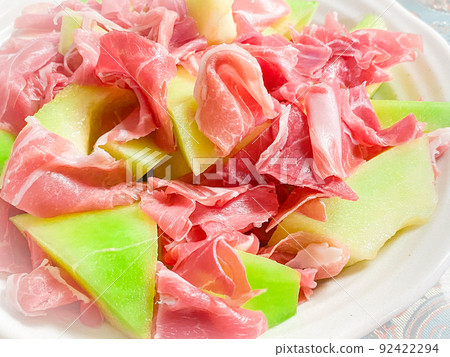 Prosciutto (hamon serrano) melon 92422294