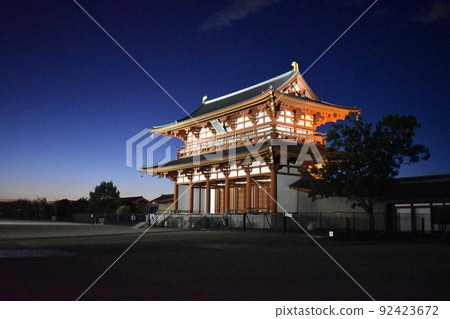 夜晚的朱雀門(平城宮遺址) 夜晚的朱雀門(平城宮遺址) 92423672