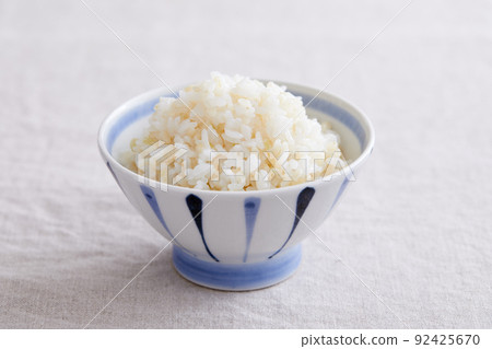 新鮮烹製的發芽糙米 92425670