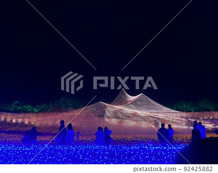 照明亮起 92425882