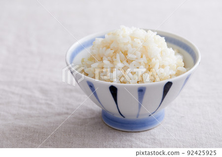 新鮮烹製的發芽糙米 92425925
