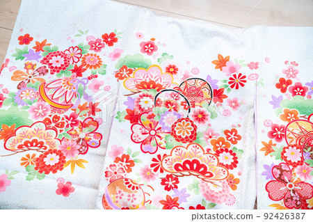 參拜神社時穿的和服照片。 92426387