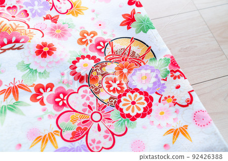 參拜神社時穿的和服照片。 92426388