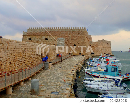 希臘克里特島伊拉克利翁老港的堡壘 92428928