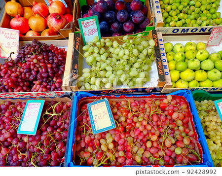 希臘，克里特島，伊拉克利翁，水果店葡萄 92428992