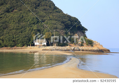通往丸山島的道路出現了 通往丸山島的道路出現了 92430595