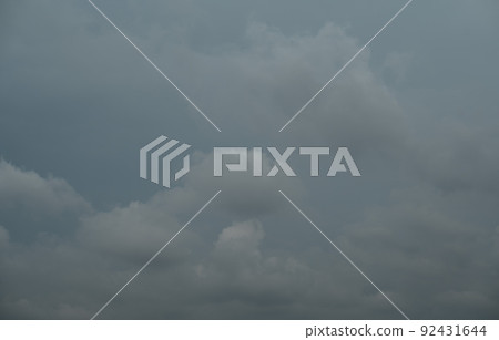 The weather is cloudy 92431644