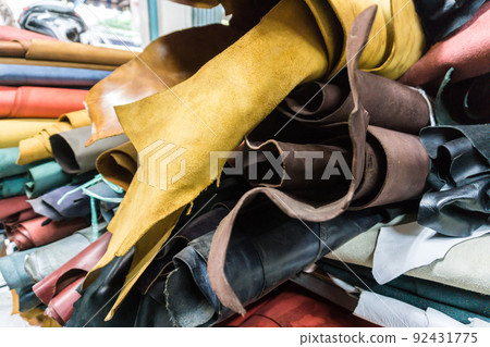 Raw cow vegetable tanned leather sheet crafts in shop Raw cow vegetable tanned leather sheet crafts in shop 92431775