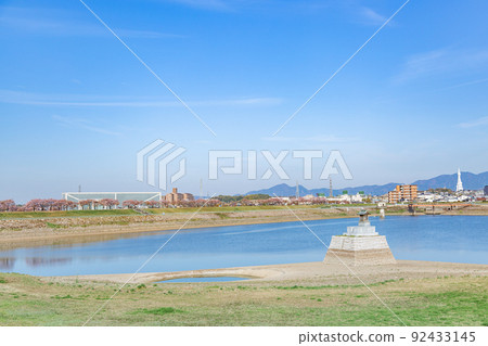 Spring scenery of Sayamaike Park in Osaka Prefecture Spring scenery of Sayamaike Park in Osaka Prefecture 92433145