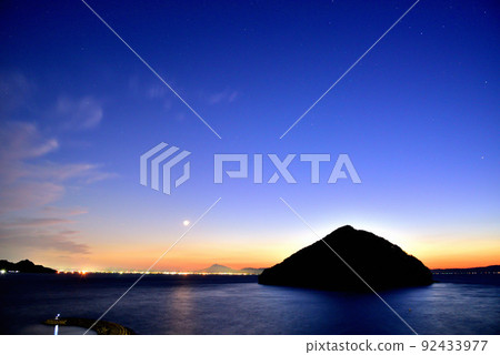 Asamushi Onsen evening view Yunoshima, the symbol of Asamushi Onsen, you can see the night view of Aomori City and Mt. Iwaki Asamushi Onsen evening view Yunoshima, the symbol of Asamushi Onsen, you can see the night view of Aomori City and Mt. Iwaki 92433977