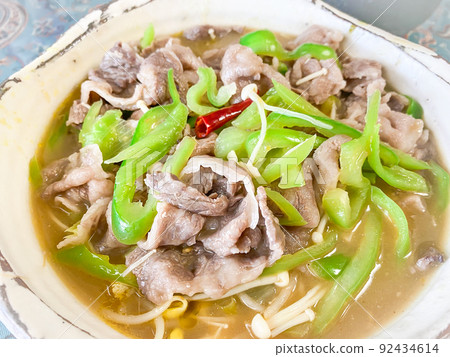 中國四川菜，酸辣湯（辣牛肉煮） 92434614