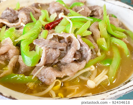 中國四川菜，酸辣湯（辣牛肉煮） 92434618