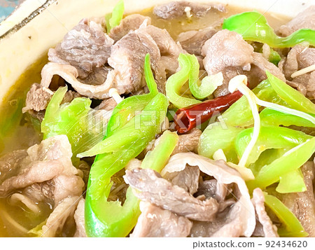 中國四川菜，酸辣湯（辣牛肉煮） 92434620