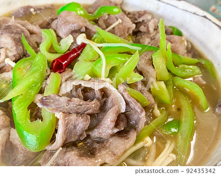 中國四川菜，酸辣湯（辣牛肉煮） 92435342