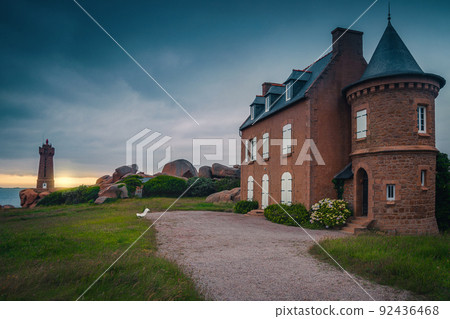 Waterfront walkway on the Atlantic ocean coastline, Ploumanach, Brittany, France 92436468