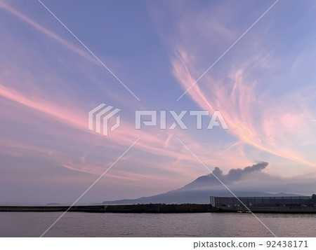 晨曦的櫻島 92438171