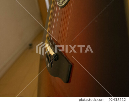 Guitar bridge 92438212
