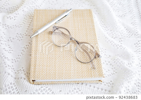 筆記本和眼鏡 自然圖像 92438683