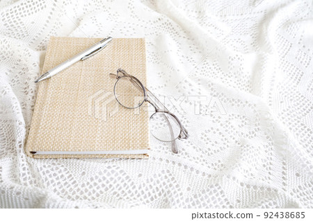 筆記本和眼鏡 自然圖像 92438685