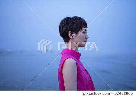 Seaside woman in her 20s Morning profile Seaside woman in her 20s Morning profile 92438960
