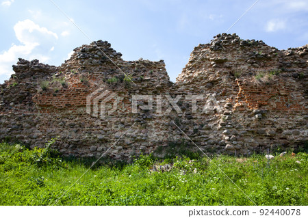 Ruins of an ancient fortress made of red bricks and stones 92440078