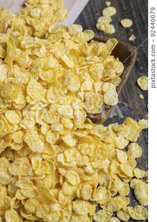 dry breakfast corn flakes of yellow color , close up dry breakfast corn flakes of yellow color , close up 92440079