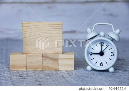 Blank wooden blocks and alarm clock with customizable space for ideas or text. Blank wooden blocks and alarm clock with customizable space for ideas or text. 92444314