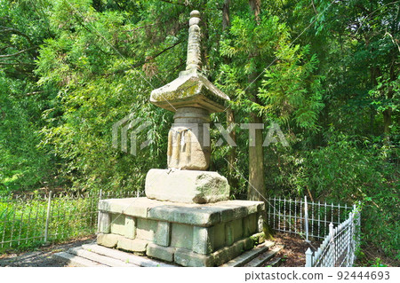 After a nationally designated important cultural property nestled in a forest on a sunny summer day, Emperor Toba Mikageto 2 Kurashiki City, Okayama Prefecture After a nationally designated important cultural property nestled in a forest on a sunny summer day, Emperor Toba Mikageto 2 Kurashiki City, Okayama Prefecture 92444693
