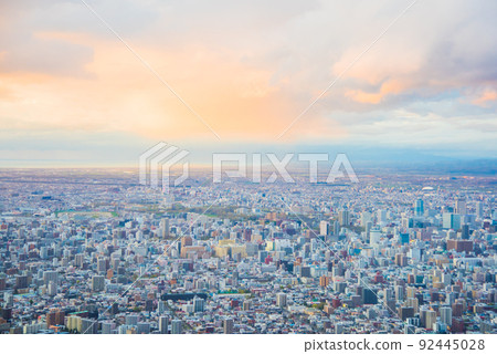 從北海道/札幌/藻岩山鳥瞰札幌市 92445028