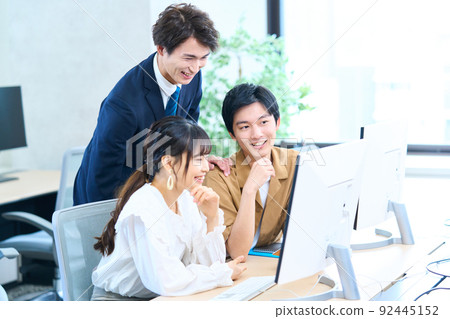 Computer creator training 3D college student student student youth group friends 92445152