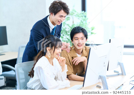 Computer creator training 3D college student student student youth group friends 92445153