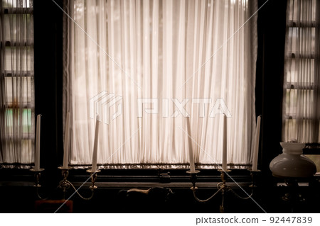 復古西方建築的窗台 92447839