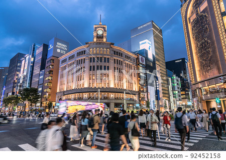 Japan's Tokyo cityscape Over 180,000, the highest number ever in Japan. Nightmare BA.5 ... Tokyo's first over 30,000. Many people in Ginza = July 21 92452158