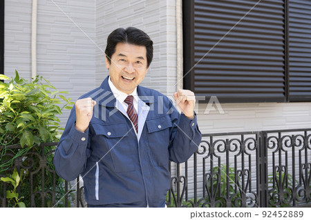 Salesman of a construction shop doing a guts pose 92452889