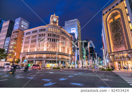 Japan's Tokyo cityscape Over 180,000, the highest number ever in Japan. Nightmare BA.5 ... Tokyo's first over 30,000. Many people in Ginza = July 21 92453424